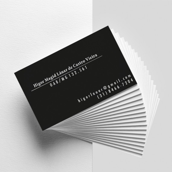 Cartão de visita colorido frente e preto e branco verso com laminação fosca e verniz localizado